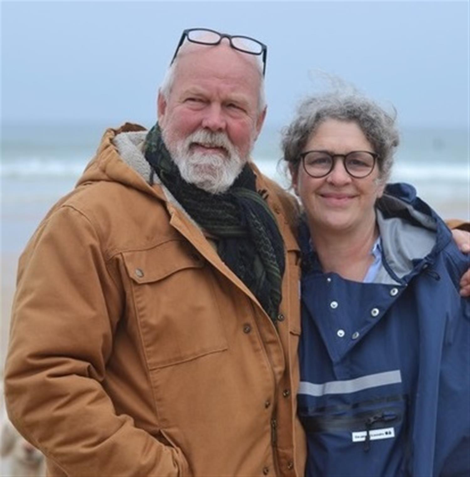 A volunteer couple